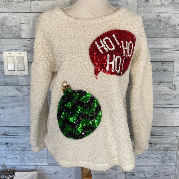CHANCE OR FATE WHITE SHERPA CHRISTMAS TOP - Picture 1 of 9